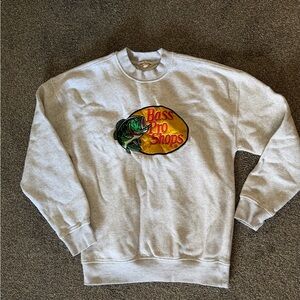 Bass Pro Shops White Crewneck Sweater